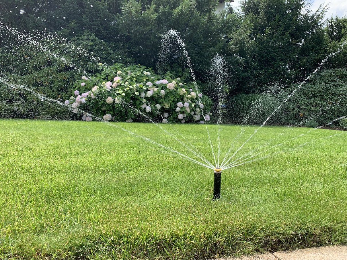 Garten-Bewässerung für private Hausgärten und Grünflächen im öffentlichen und gewerblichen Bereich.